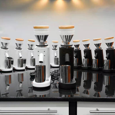 40mm Conical Burr Coffee Bean Grinder con potenza di 180W e materiale di Burr in lega di titanio